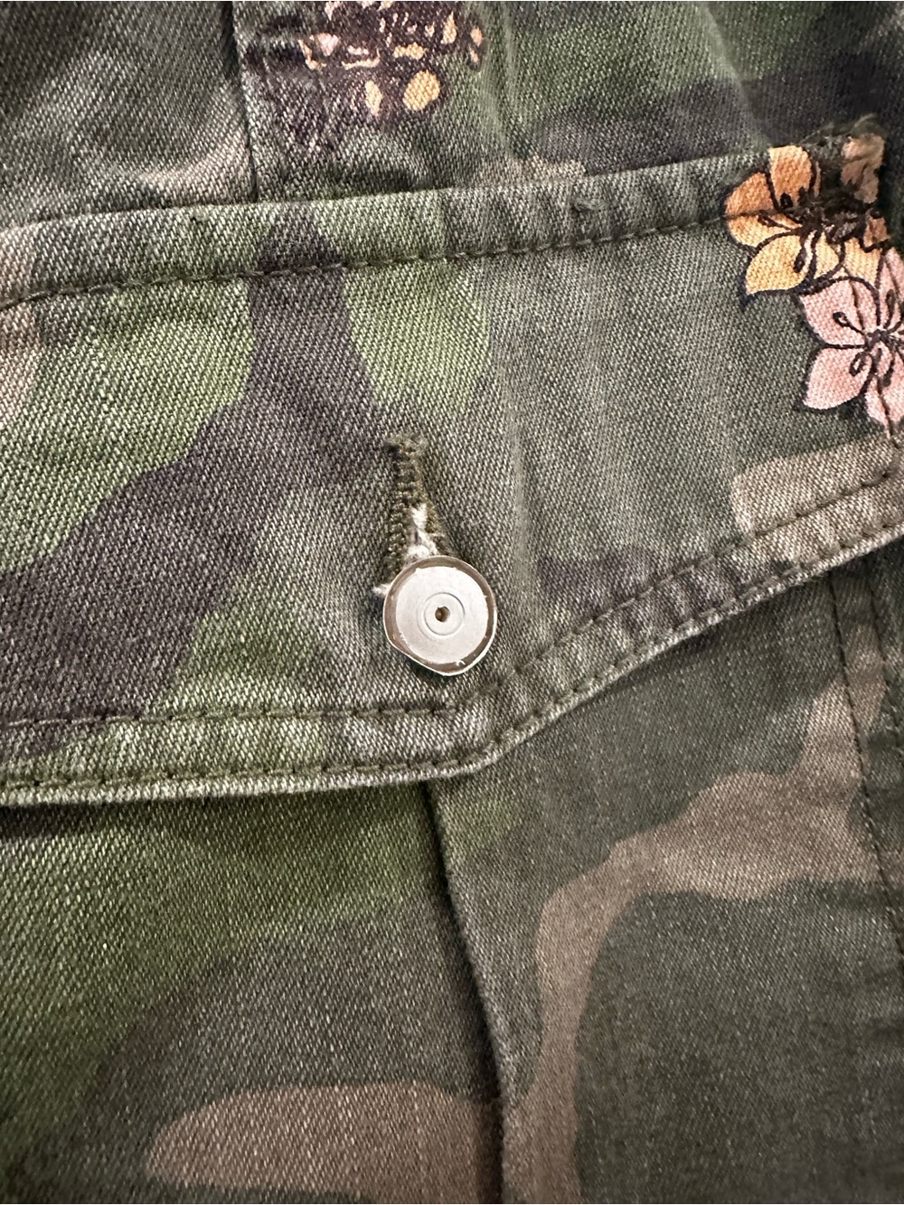 Free People Sz Large Cargo Camo Peace flowers - Picture 8 of 9
